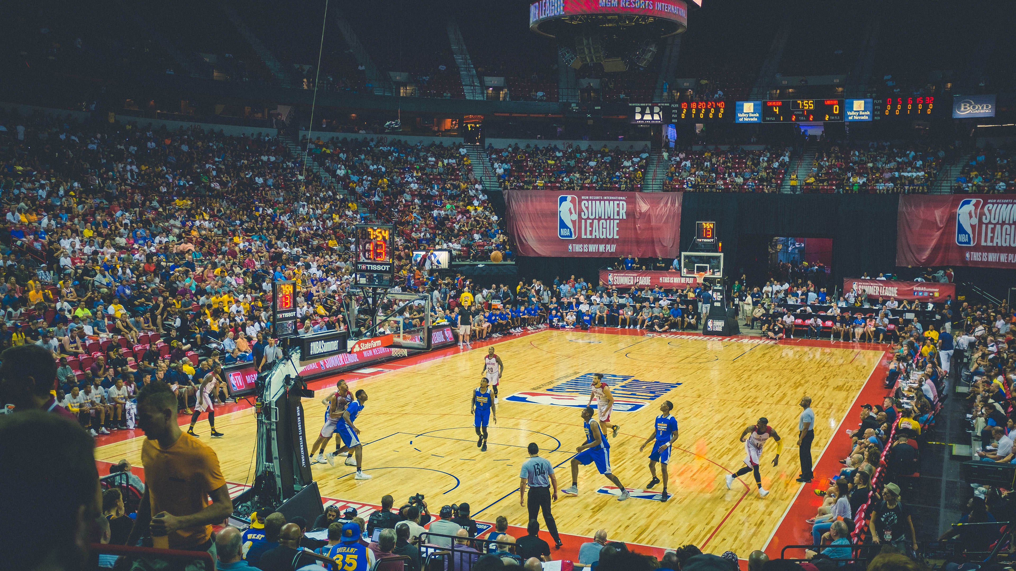 勇士外线手感火热，迅速重振士气，勇士内线